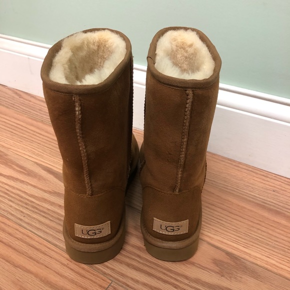 UGG Classic Short II Boots: Chestnut (UGG08) - Picture 3 of 6